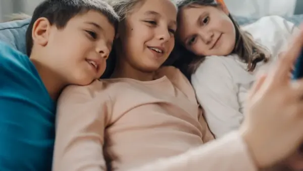 7 gode råd til at styrke børns digitale dannelse og online fællesskaber